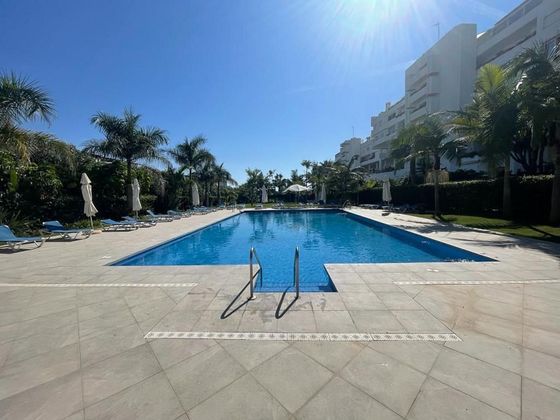 Foto 2 de Venta de piso en Guadalmina de 4 habitaciones con terraza y piscina