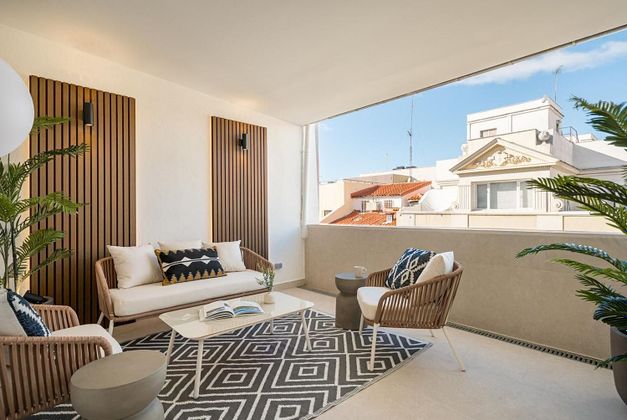 Foto 1 de Pis en venda a calle De la Montera de 4 habitacions amb terrassa i aire acondicionat