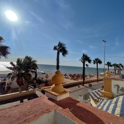 Foto 1 de Xalet en venda a Centro - Zona Playas de 9 habitacions amb terrassa i garatge