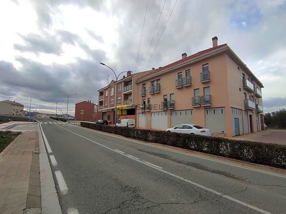 Foto 2 de Venta de piso en avenida De la Rioja de 3 habitaciones con terraza y garaje