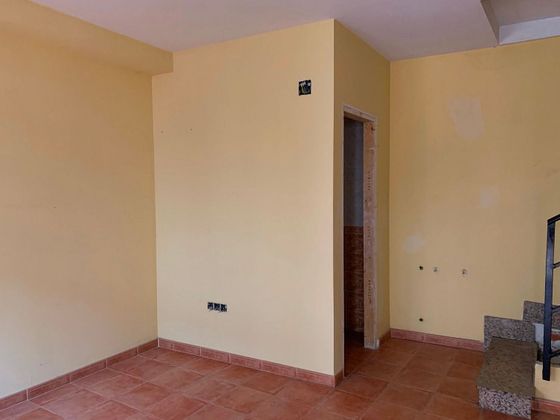 Foto 2 de Venta de casa adosada en calle Sierra Morena de 2 habitaciones con calefacción