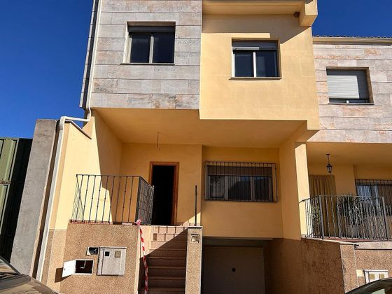 Foto 1 de Casa en venda a calle Nueva de 4 habitacions amb garatge