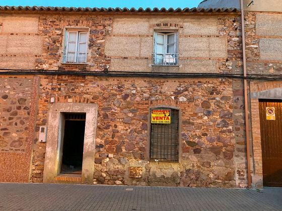 Foto 1 de Casa adossada en venda a calle Cervantes de 4 habitacions amb jardí i calefacció