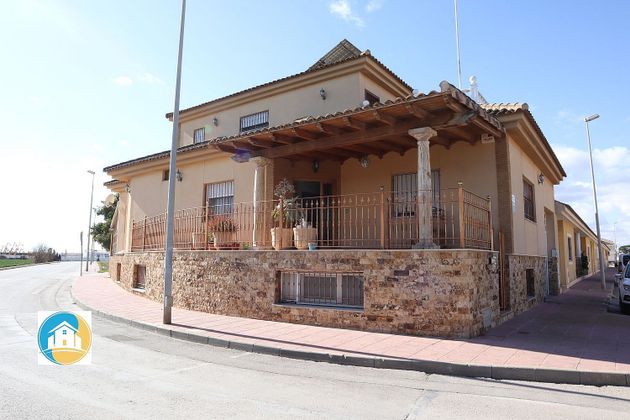 Foto 1 de Casa adossada en venda a calle Nuestra Señora de Las Mercedes de 4 habitacions amb terrassa i jardí