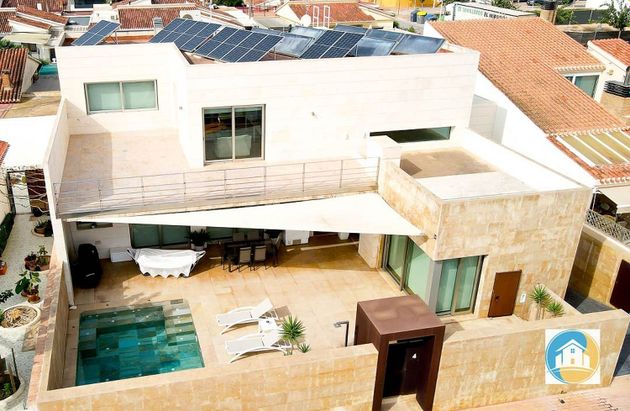 Foto 1 de Casa adosada en venta en avenida Vicente de 4 habitaciones con terraza y piscina