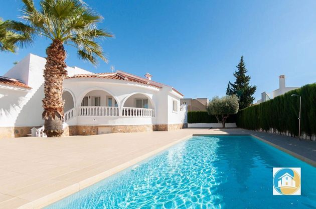 Foto 2 de Xalet en venda a calle Maria Callas de 3 habitacions amb terrassa i piscina