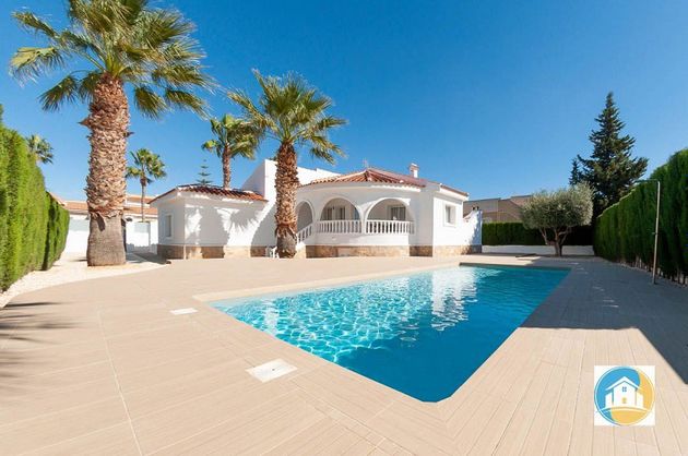 Foto 2 de Venta de chalet en calle Maria Callas de 3 habitaciones con terraza y piscina