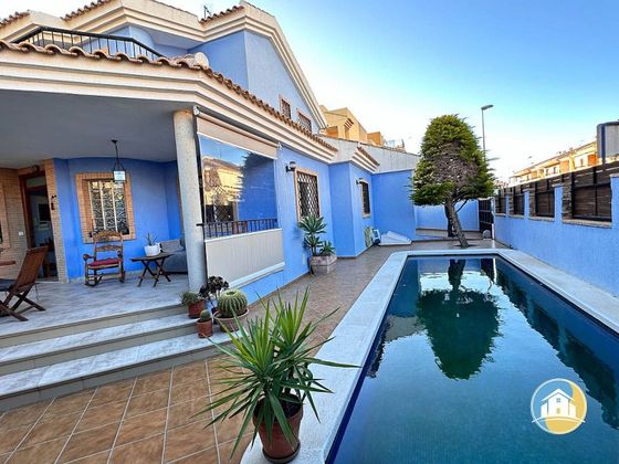 Foto 2 de Chalet en venta en calle Alcántara de 5 habitaciones con terraza y piscina