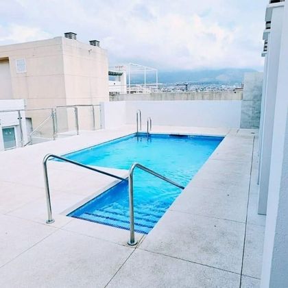 Foto 1 de Venta de piso en Zona Puerto Deportivo de 2 habitaciones con terraza y piscina