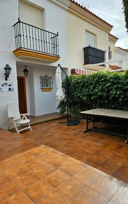 Foto 1 de Casa en venda a Las Lagunas de 3 habitacions amb terrassa i balcó