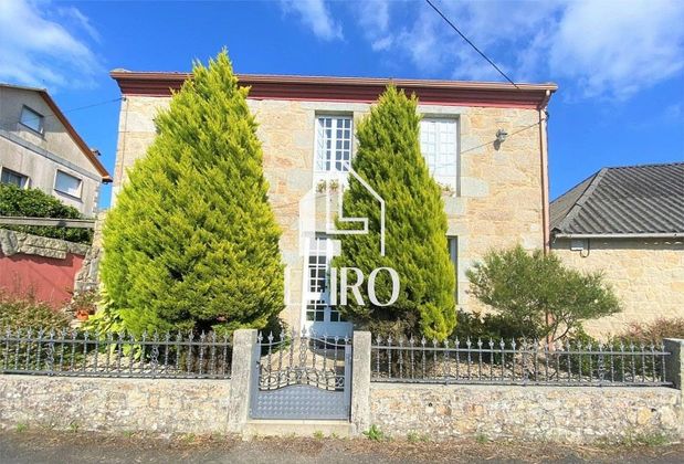 Foto 2 de Casa en venda a Vilanova de Arousa de 6 habitacions amb terrassa i garatge