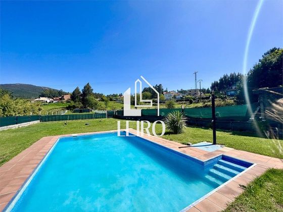 Foto 2 de Venta de chalet en Vilagarcía de 4 habitaciones con terraza y piscina