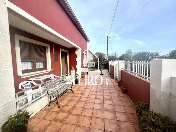 Foto 1 de Casa adossada en venda a Vilanova de Arousa de 7 habitacions amb terrassa i jardí