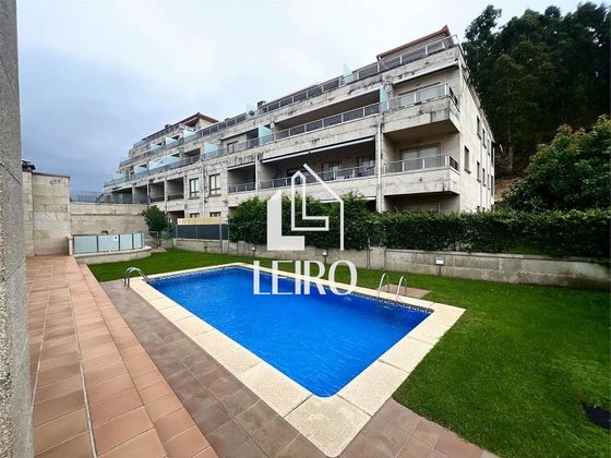 Foto 1 de Piso en venta en Sanxenxo de 3 habitaciones con terraza y piscina