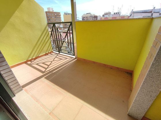 Foto 1 de Venta de piso en Avda. Alemania - Italia de 3 habitaciones con garaje y balcón