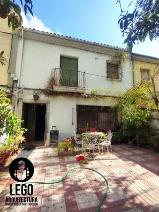 Foto 1 de Casa adossada en venda a calle Manuel de Falla de 5 habitacions amb terrassa i jardí