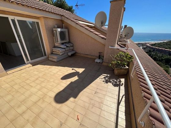 Foto 1 de Casa adosada en venta en Botigues de Sitges - Garraf de 4 habitaciones con terraza y piscina