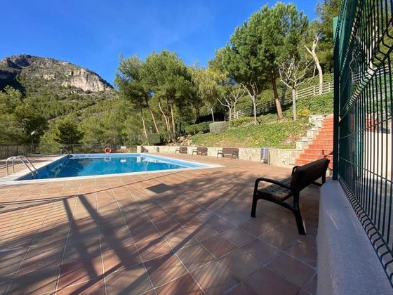 Foto 2 de Casa adosada en venta en Botigues de Sitges - Garraf de 4 habitaciones con terraza y piscina