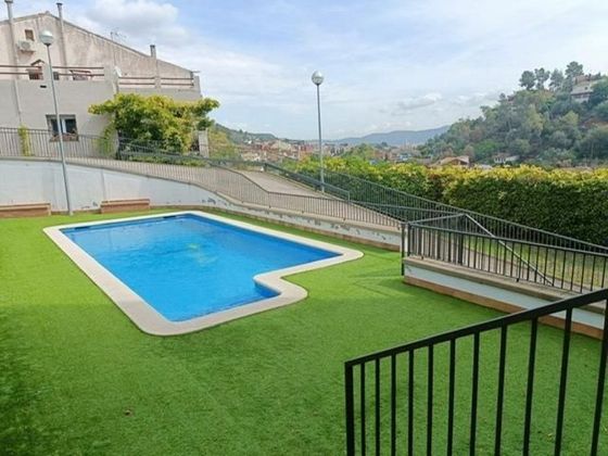 Foto 2 de Piso en venta en Cervelló de 3 habitaciones con terraza y piscina