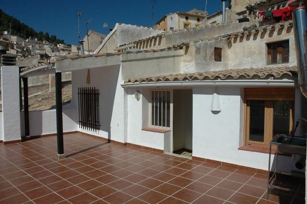Foto 2 de Venta de casa adosada en Moratalla de 4 habitaciones con terraza y balcón