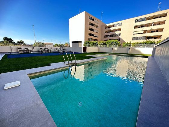 Foto 1 de Ático en venta en Carrús Oest - El Toscar de 2 habitaciones con terraza y piscina