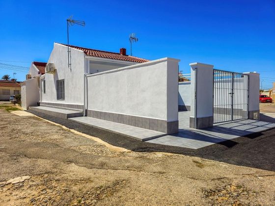 Foto 2 de Casa en venda a La Siesta - El Salado - Torreta de 2 habitacions amb terrassa i aire acondicionat