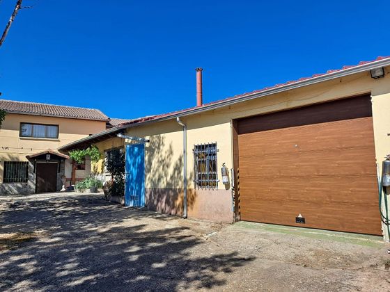 Foto 1 de Casa en venda a Villar del Buey de 4 habitacions amb jardí