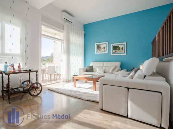 Foto 2 de Casa adossada en venda a calle Mirador de 5 habitacions amb terrassa i piscina