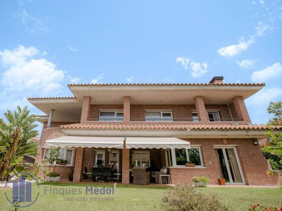 Foto 1 de Casa en venta en avenida De Josep Gramunt i Subiela de 5 habitaciones con terraza y piscina