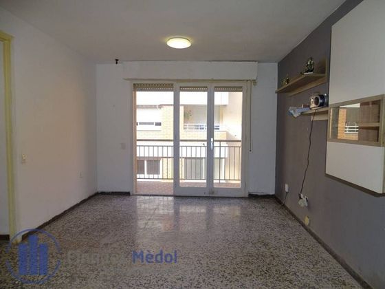 Foto 1 de Venta de piso en calle Del Comerç de 3 habitaciones con balcón y ascensor