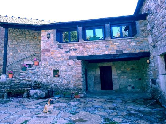 Foto 1 de Casa rural en venta en Cabrillanes de 3 habitaciones con terraza y jardín