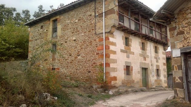 Foto 1 de Casa en venta en Valle de Manzanedo de 9 habitaciones y 400 m²
