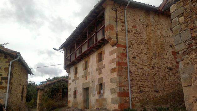 Foto 2 de Casa en venda a Valle de Manzanedo de 9 habitacions i 400 m²