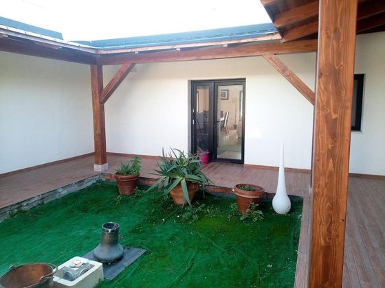 Foto 2 de Casa rural en venda a PAU 2-600 de 5 habitacions amb terrassa i jardí