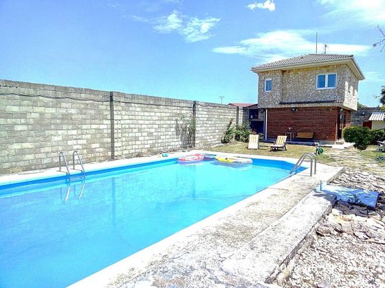 Foto 1 de Casa en venda a Barrios de Colina de 2 habitacions amb terrassa i piscina