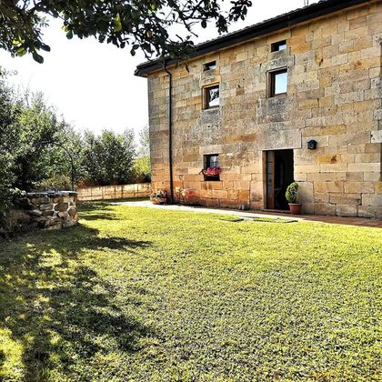 Foto 1 de Casa en venda a Aguilar de Campoo de 3 habitacions amb garatge i jardí