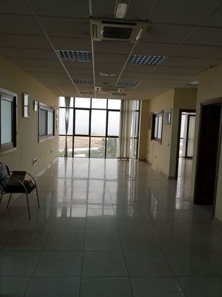 Foto 1 de Oficina en alquiler en calle Félix García González de 250 m²