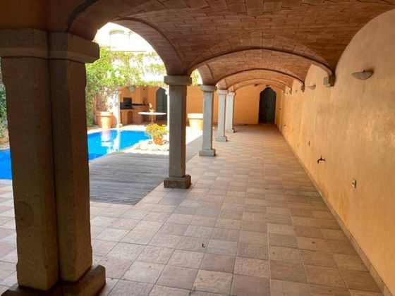 Foto 2 de Casa en venda a Centre - Joan Prim de 5 habitacions amb terrassa i piscina