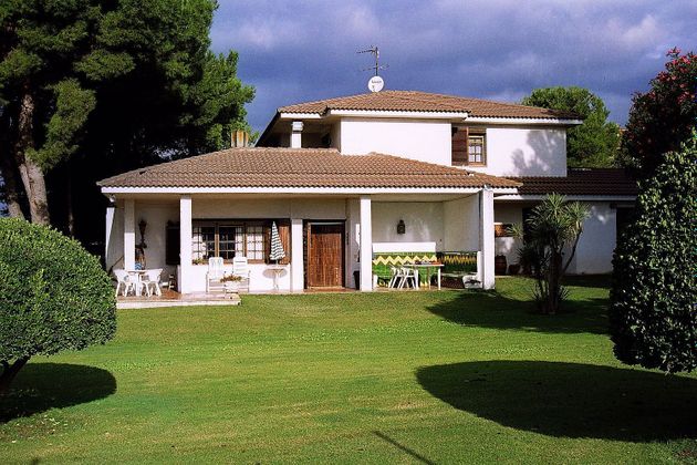 Foto 1 de Xalet en venda a La Muntanyeta - La Franquesa de 6 habitacions amb terrassa i piscina