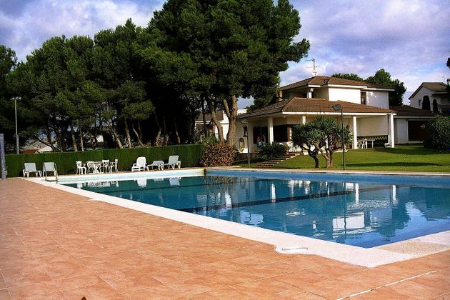 Foto 2 de Xalet en venda a La Muntanyeta - La Franquesa de 6 habitacions amb terrassa i piscina