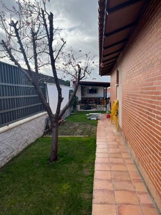 Foto 2 de Venta de chalet en Chiloeches de 3 habitaciones con terraza y piscina