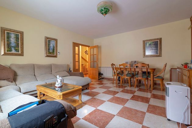 Foto 2 de Casa en venda a Novés de 4 habitacions amb garatge i calefacció