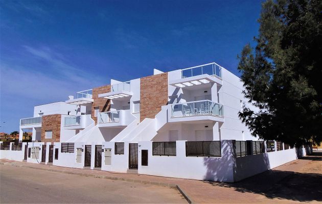 Foto 2 de Pis en venda a San Pedro del Pinatar de 2 habitacions amb terrassa i piscina