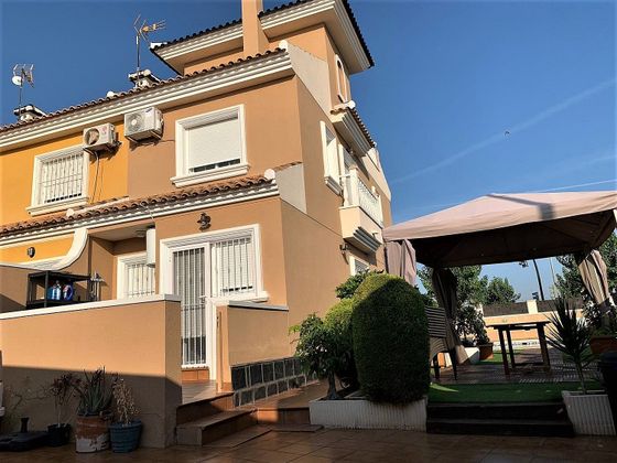 Foto 2 de Venta de casa adosada en calle Fragata de 3 habitaciones con terraza y piscina