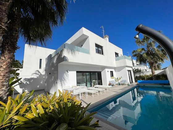 Foto 1 de Chalet en venta en San Pedro del Pinatar de 3 habitaciones con terraza y piscina
