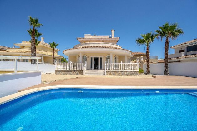 Foto 1 de Xalet en venda a calle Isla de Alborán de 4 habitacions amb terrassa i piscina