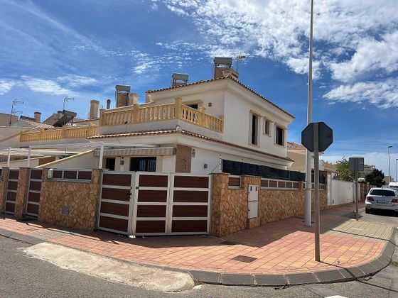 Foto 1 de Casa adossada en venda a calle Las Palmas de 3 habitacions amb terrassa i balcó