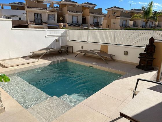 Foto 1 de Casa adossada en venda a calle Del Mar Baltico de 3 habitacions amb terrassa i piscina