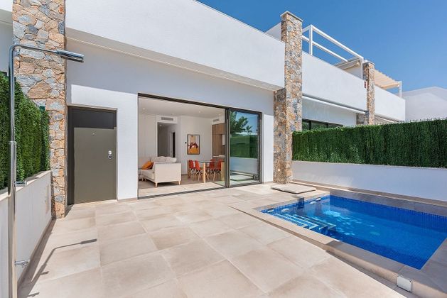 Foto 1 de Casa adossada en venda a calle Canal Tajo Segura de 2 habitacions amb terrassa i piscina