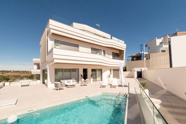 Foto 1 de Xalet en venda a calle Campoamor de 4 habitacions amb terrassa i piscina